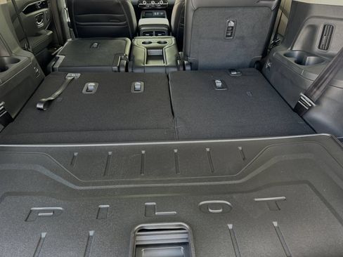 Certified 2025 Honda Pilot Touring image 18