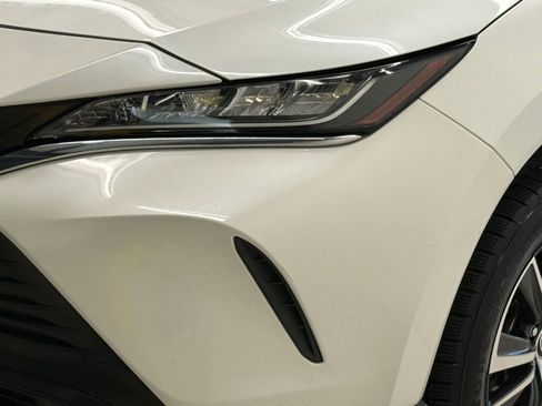 Used 2021 Toyota Venza LE image 4