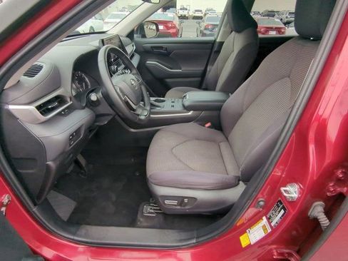 Used 2023 Toyota Highlander LE image 8
