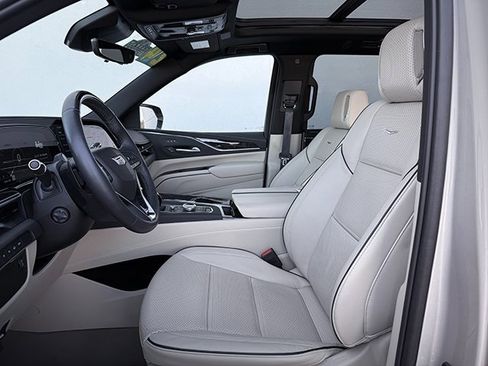 Used 2024 Cadillac Escalade ESV Premium Luxury image 24