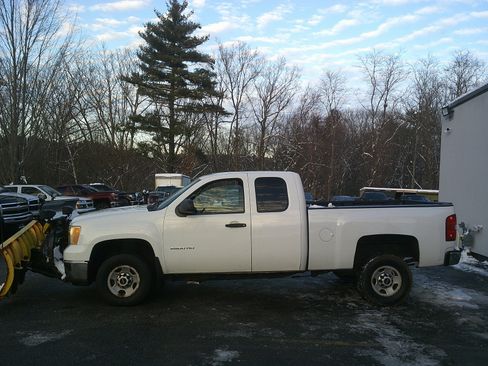 Used 2010 GMC Sierra 2500 W/T w/ Snow Plow Prep Package image 7