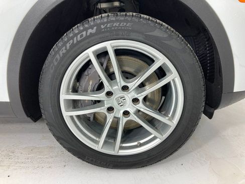 Certified 2023 Porsche Cayenne AWD/4WD image 27