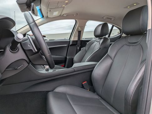 Used 2025 Genesis G70 2.5T RWD image 14