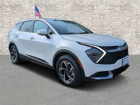 Used 2024 Kia Sportage LX image 1