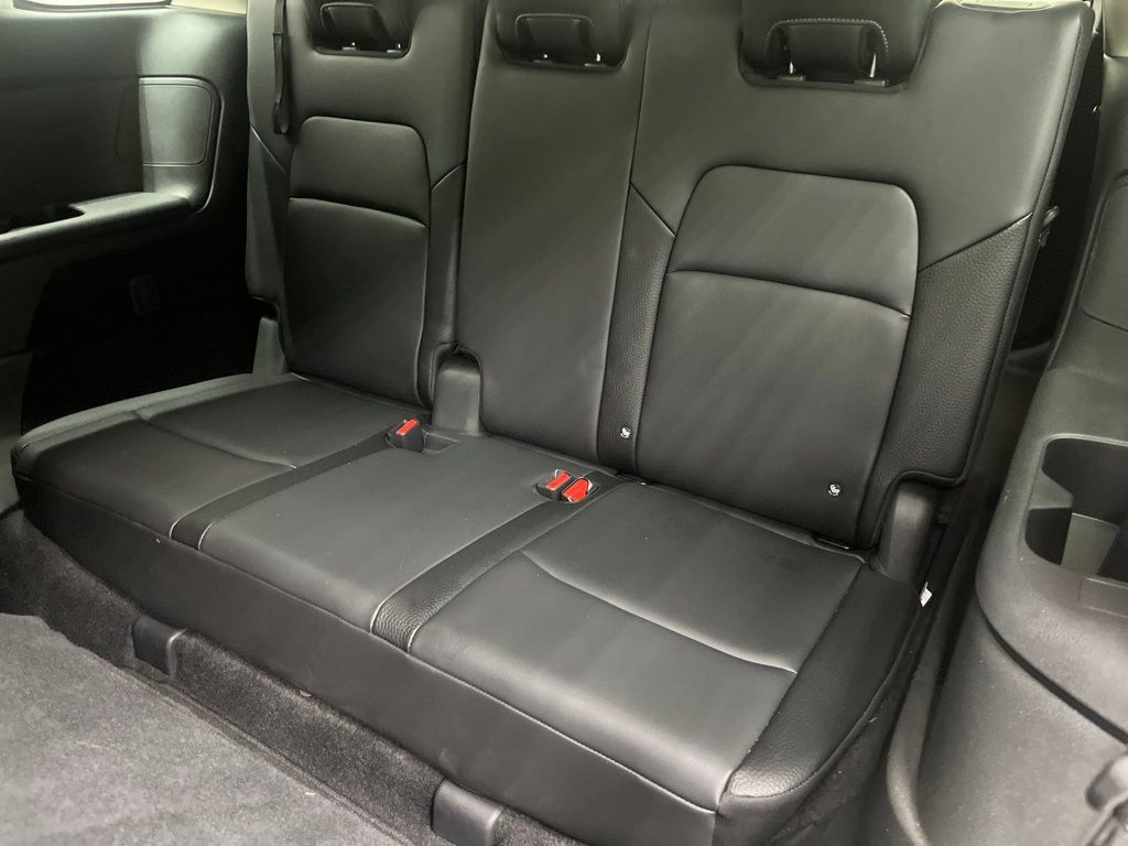 Used 2025 Nissan Pathfinder SL FWD image 21