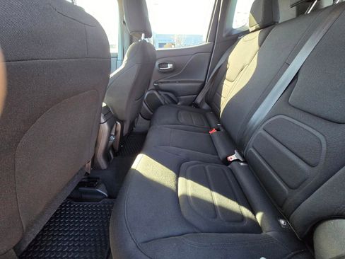 Used 2022 Jeep Renegade Latitude image 10