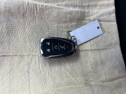 Used 2023 Chevrolet Traverse LT image 29