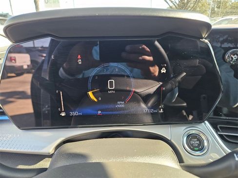 Used 2025 Chevrolet Trax LT w/ LT Convenience Package image 18