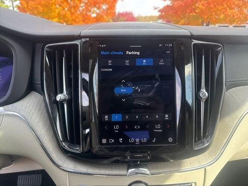 Used 2023 Volvo XC60 T8 Ultimate image 23