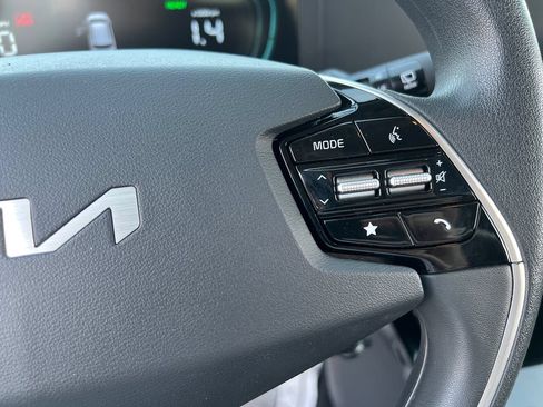 Used 2023 Kia Niro LX FWD image 23