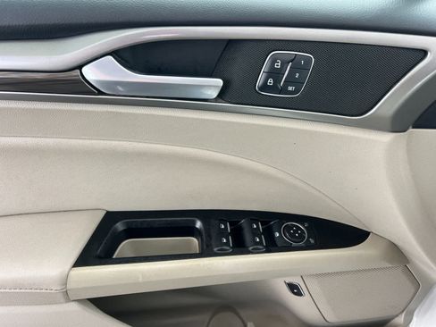 Used 2017 Ford Fusion Energi SE FWD image 13