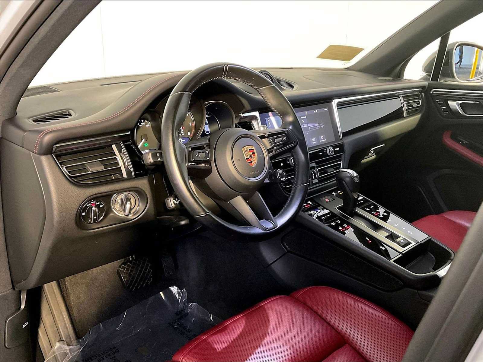 Certified 2023 Porsche Macan Turbo AWD/4WD image 4
