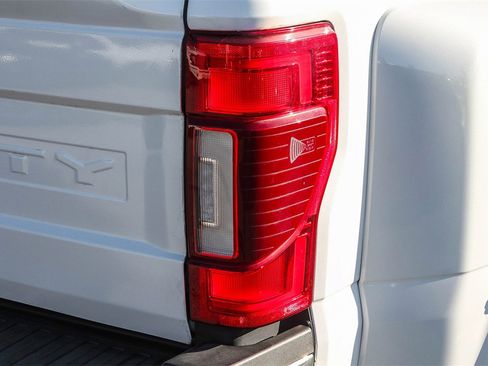 Used 2020 Ford F350 Lariat w/ Lariat Ultimate Package image 11