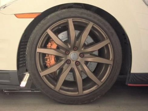 Used 2015 Nissan GT-R Premium AWD/4WD image 10