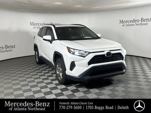 Used 2022 Toyota RAV4 XLE w/ Convenience Package FWD image 1