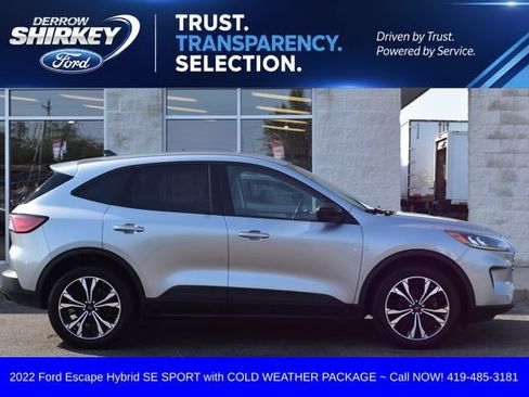 Used 2022 Ford Escape SE w/ SE Sport Appearance Package AWD/4WD image 3