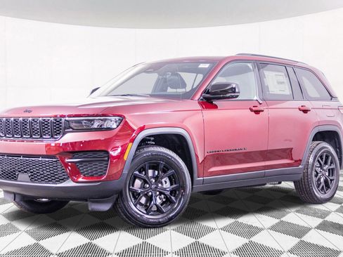 New 2025 Jeep Grand Cherokee Altitude image 2