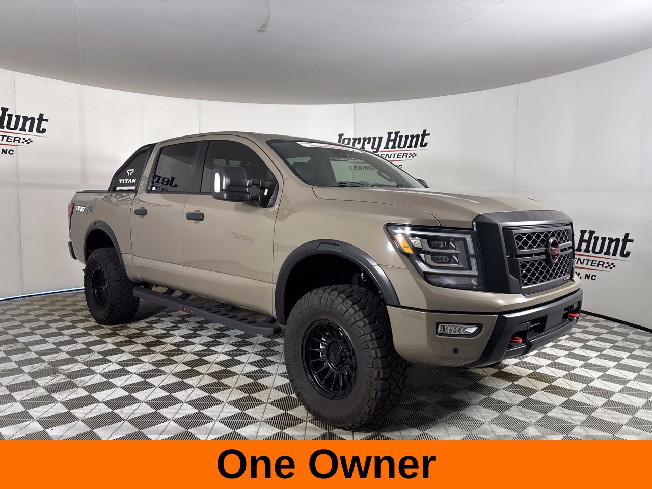 Used 2024 Nissan Titan PRO-4X w/ Pro-4x Convenience Package AWD/4WD image 4