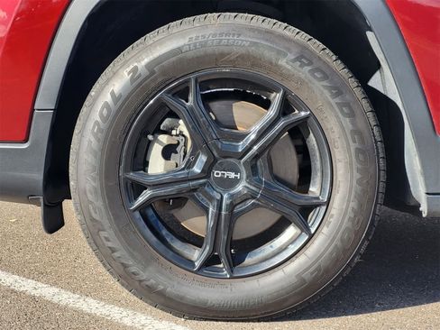 Used 2021 Jeep Cherokee Latitude Lux w/ Comfort/Convenience Group image 10