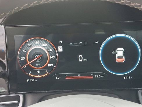 Used 2025 Hyundai Elantra SEL image 22