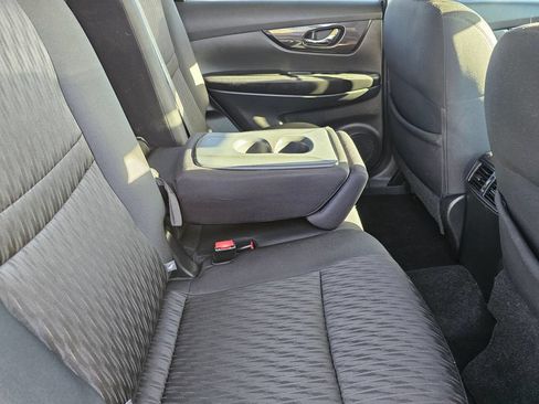 Used 2017 Nissan Rogue SV w/ SV Premium Package FWD image 13