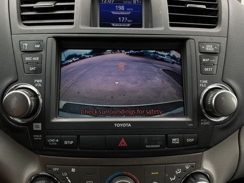 Used 2012 Toyota Highlander SE FWD image 34