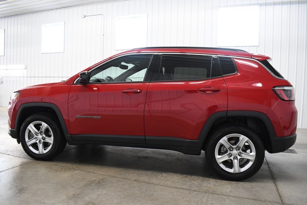 Used 2024 Jeep Compass Latitude AWD/4WD image 4