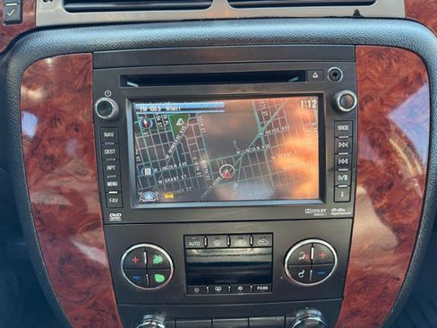 Used 2013 Chevrolet Avalanche LTZ image 14