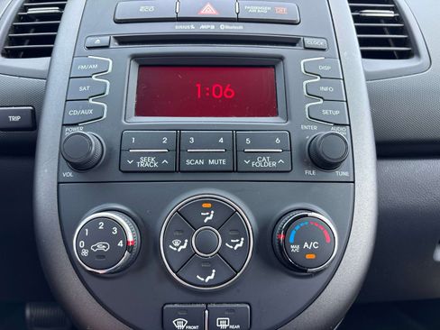 Used 2013 Kia Soul + FWD image 20