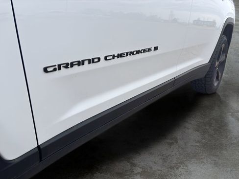 Used 2024 Jeep Grand Cherokee L Limited w/ Black Appearance Package image 25