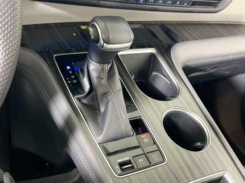 Used 2022 Toyota Sienna Limited image 17