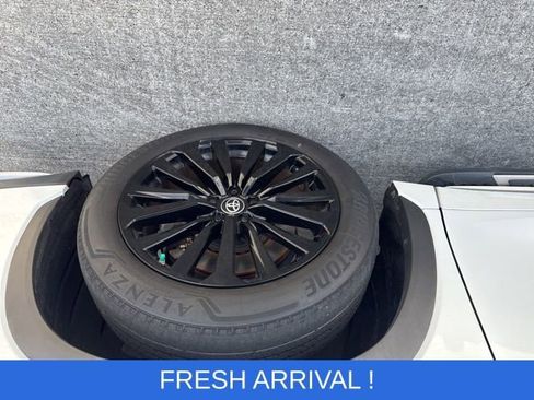 Used 2023 Toyota Highlander XSE image 22