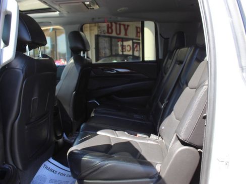 Used 2018 Cadillac Escalade ESV Luxury AWD/4WD image 16