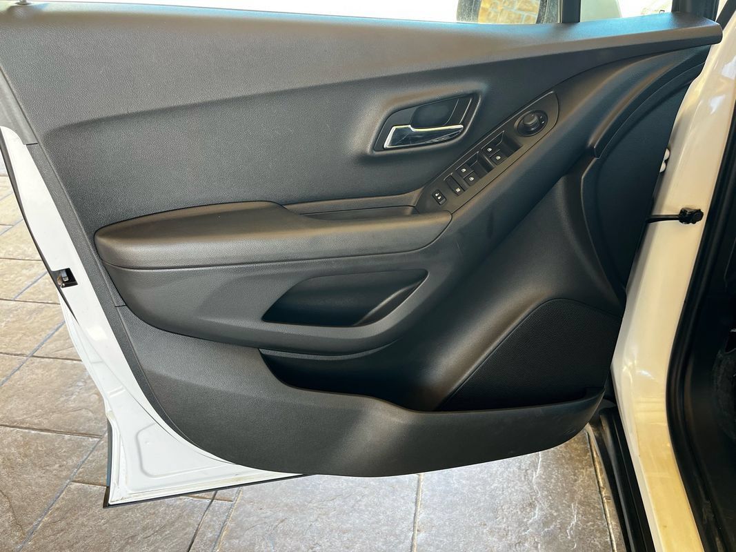 Used 2017 Chevrolet Trax LS FWD image 9
