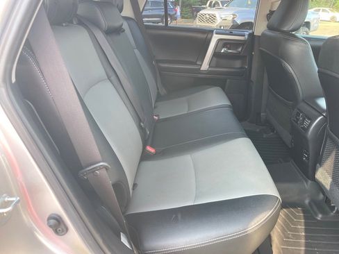 Used 2018 Toyota 4Runner SR5 Premium image 18