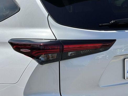 Used 2024 Toyota Highlander XSE AWD/4WD image 8