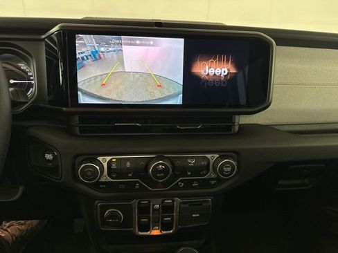 Used 2024 Jeep Wrangler Unlimited w/ Convenience Group image 22