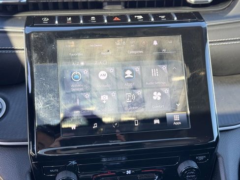 Used 2024 Jeep Grand Cherokee Laredo X image 19