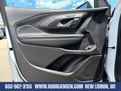 Used 2024 GMC Terrain SLT AWD/4WD image 10