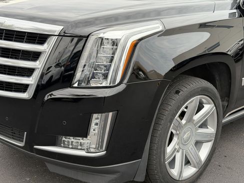 Used 2016 Cadillac Escalade ESV Premium image 8