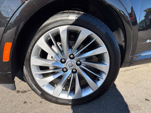 Certified 2025 Buick Envision Avenir AWD/4WD image 9