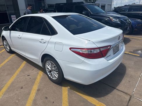 Used 2016 Toyota Camry LE FWD image 2