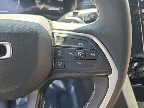 Certified 2023 Jeep Grand Cherokee Altitude AWD/4WD image 18