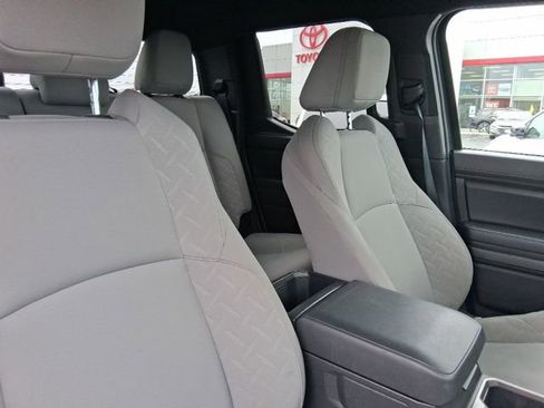 Used 2025 Toyota Tacoma SR5 AWD/4WD image 12