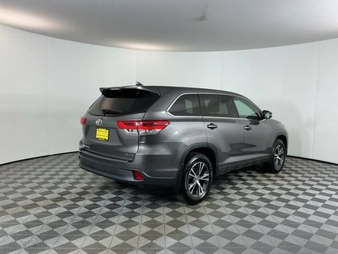 Used 2017 Toyota Highlander Plus AWD/4WD image 5