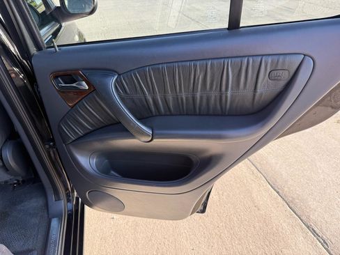 Used 2001 Mercedes-Benz ML 320 4MATIC image 23