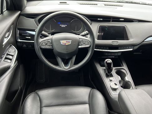 Used 2023 Cadillac XT4 Luxury w/ Cold Weather Package FWD image 9