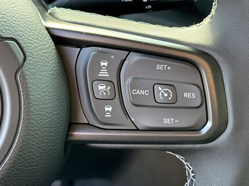 New 2025 Jeep Gladiator Sport image 24