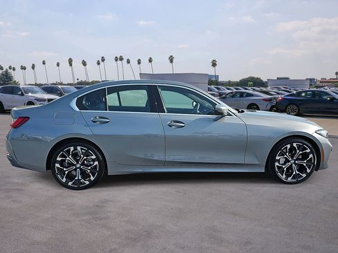 Used 2025 BMW 330i Sedan w/ Premium Package RWD image 4