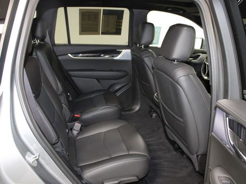 Used 2025 Cadillac XT6 Premium Luxury image 34